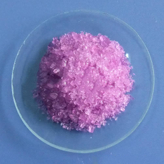 Hidrato de nitrato de neodimio (III) (Nd (NO3) 3 • xH2O) -Cristalino